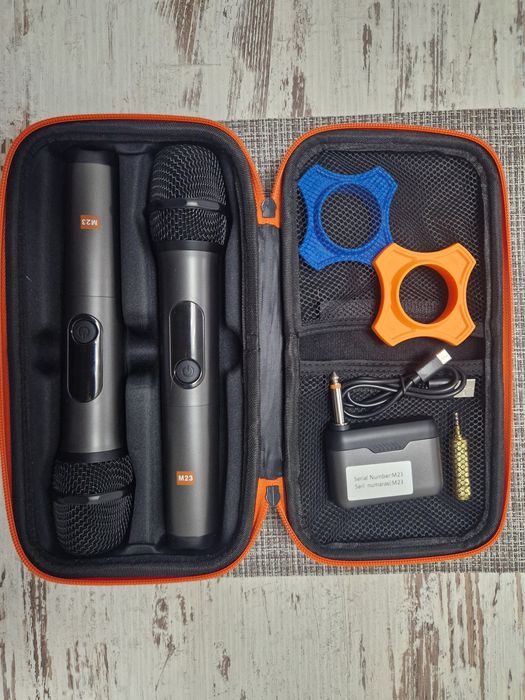 Два броя безжични микрофони