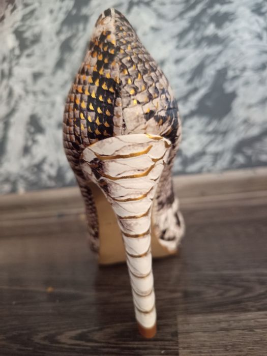 Pantofi cu tocuri mărimea 38