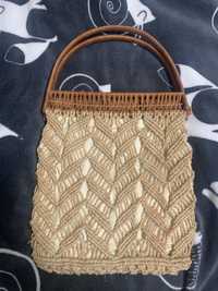 Плетена лятна чанта с дървена дръжка