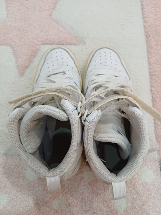 Adidasi nike, inalti