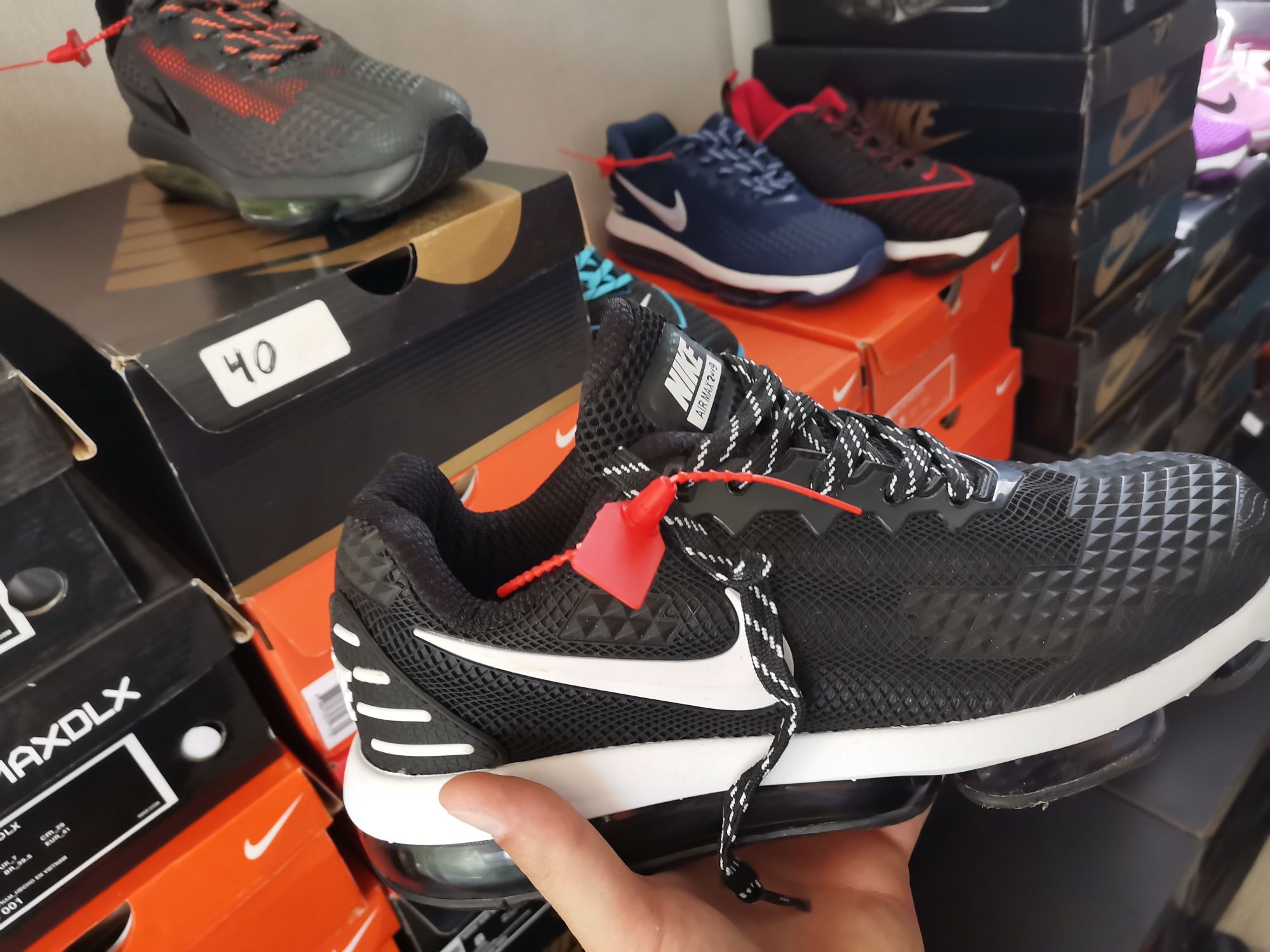 ГОЛЯМО НАМАЛЕНИЕ! Мъжки маратонки Nike-air-max-2019 40 / 41 номер