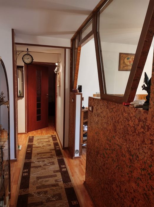 Vand apartament cu 2 camere, zona centrala