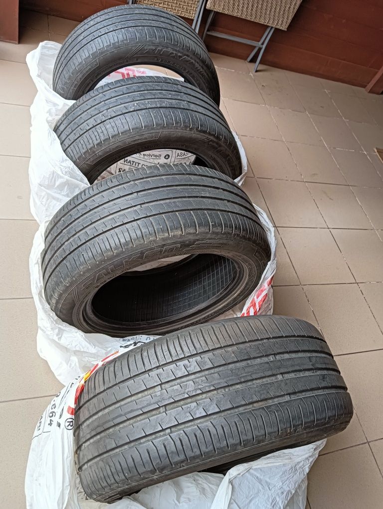Vand 4 anvelope vară 235 50 R 17 stare foarte buna !
