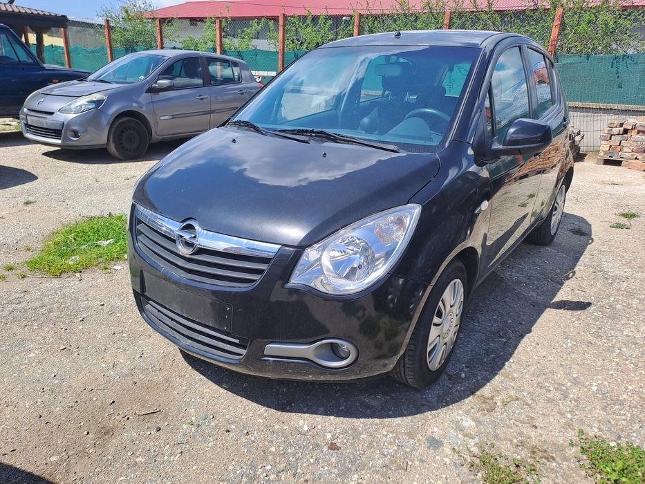 Опел Агила на части