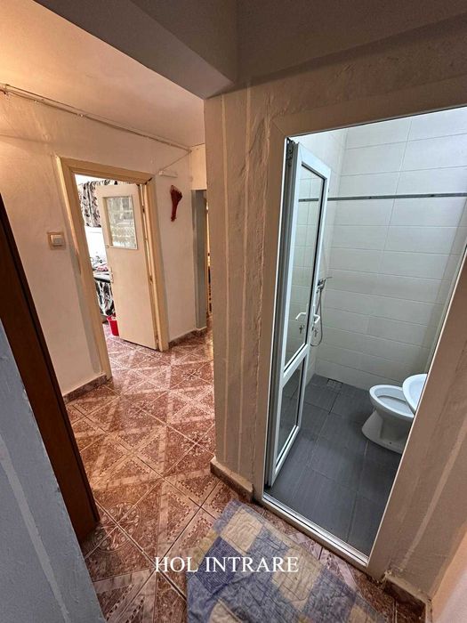 Vând apartament 2 camere in orasul Roman