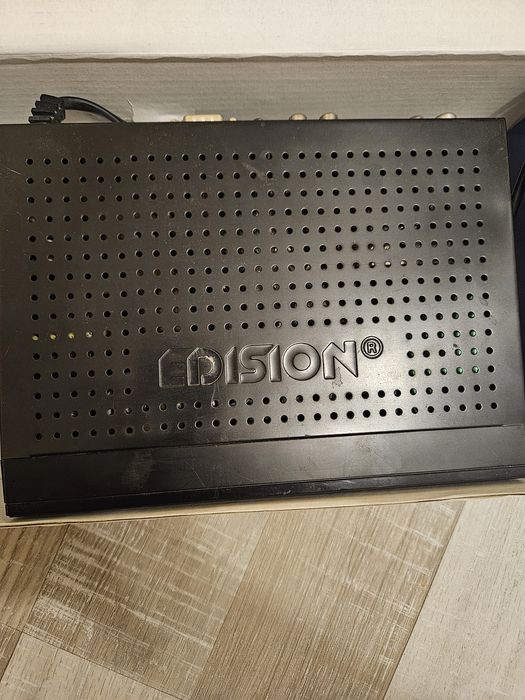 Комбиниран приемник EDISION Piccollo S2+T2/C