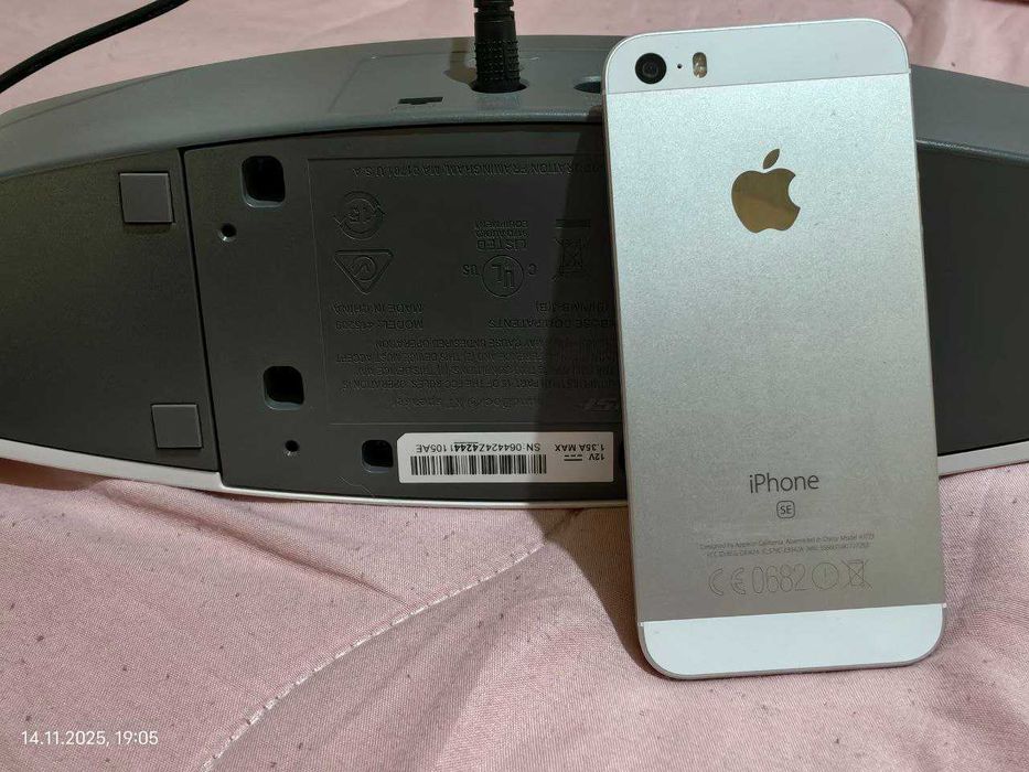 iPhone SE 2016 32gb + колонка Bose Dockstation