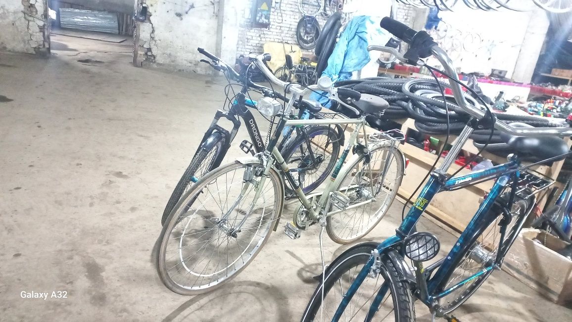 Velosiped. Ichki yonuv dvigateli bilan. Velomotor.