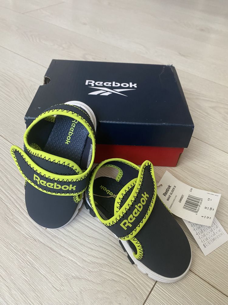 Sandale Reebok mărimea 22