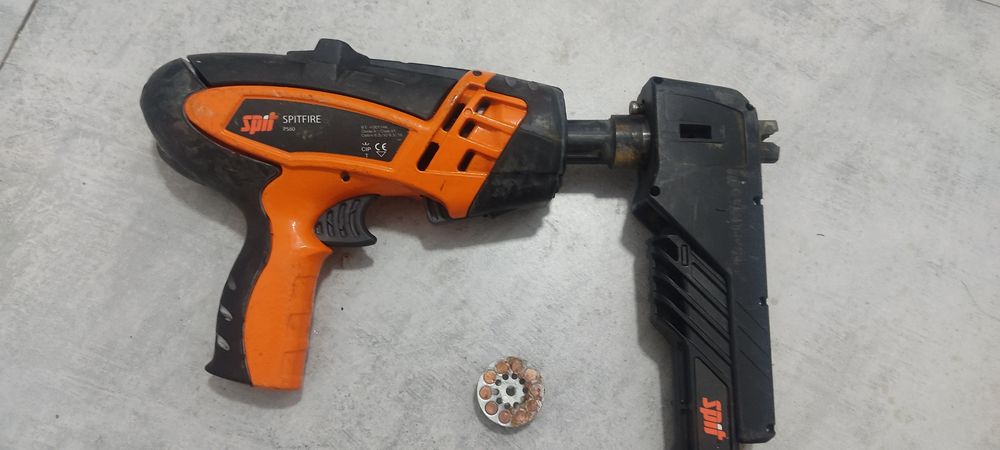 Spit Pistol cuie metal