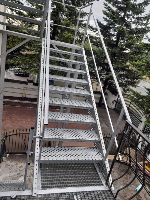 Scări metalice galvanizate la orice demisiune asiguram transport ori u
