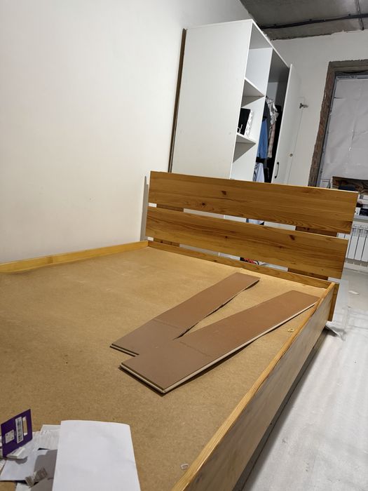 Продам кровать с матрасом