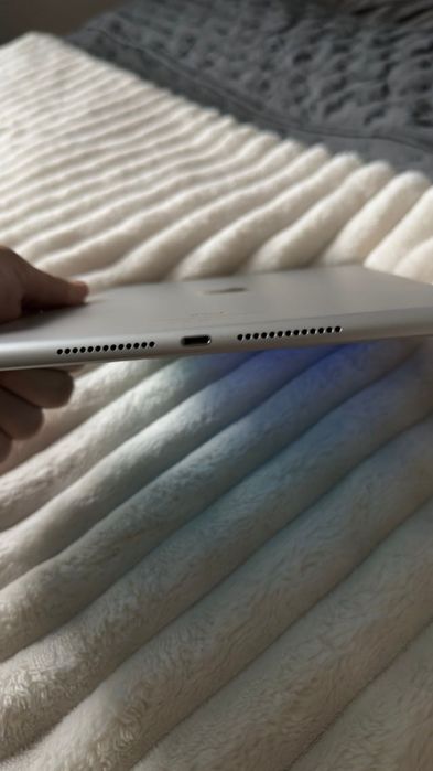 Vând iPad 9 64 GB