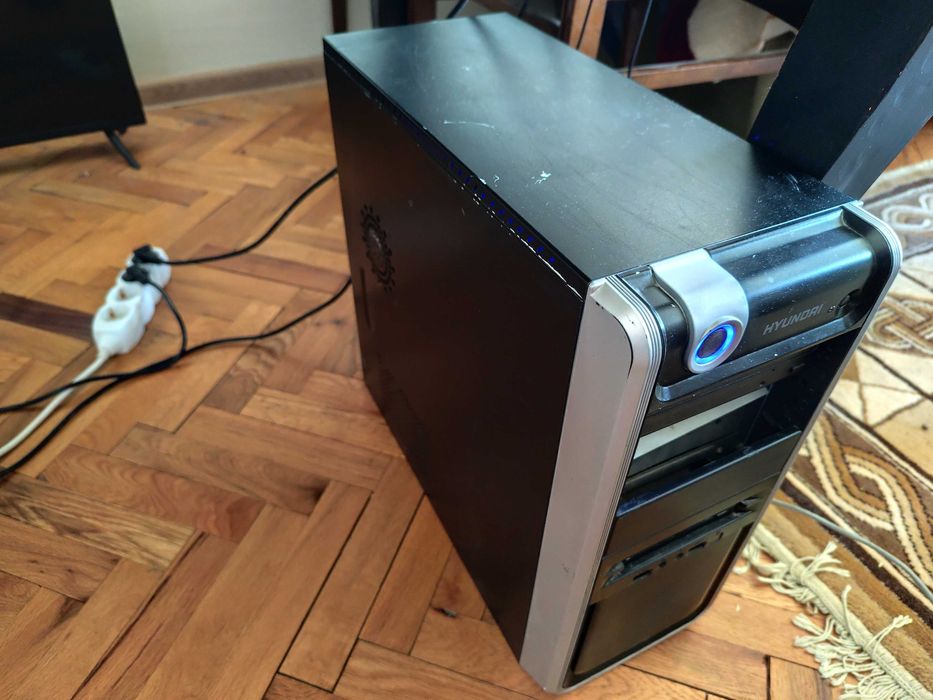 Настолен Компютър с монитор