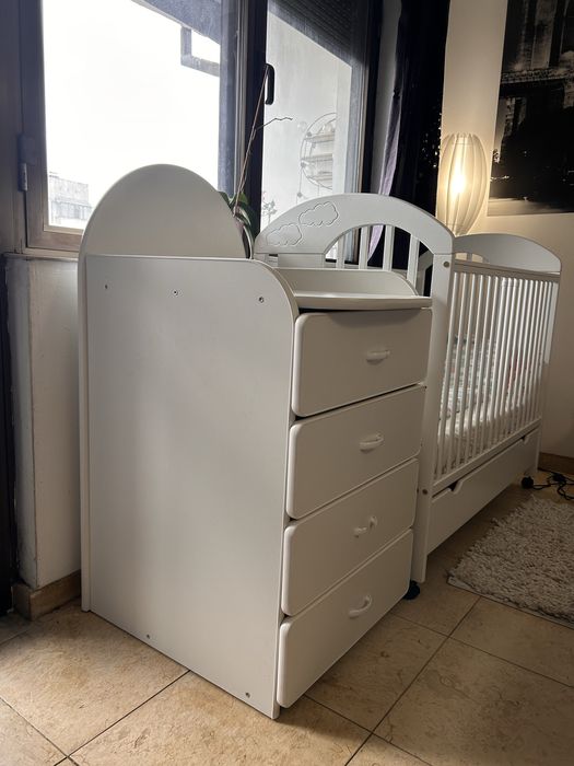 Детско легло и скрин с повивалник