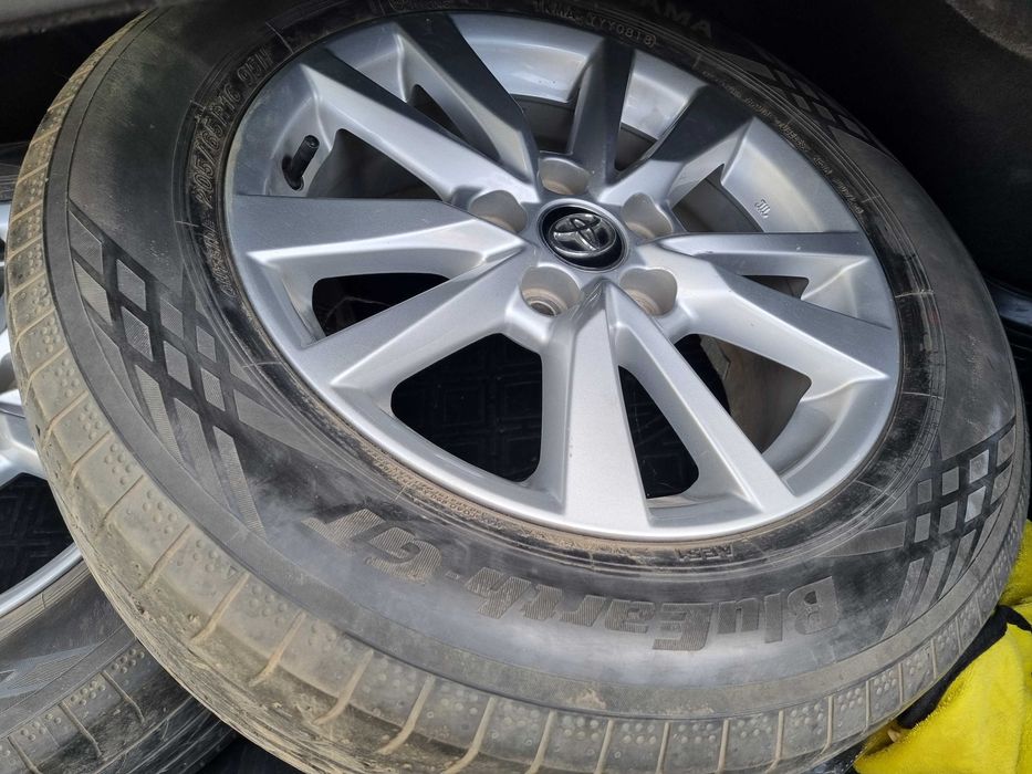 Диски и шины летние Toyota camry R16, комплект, родные!
