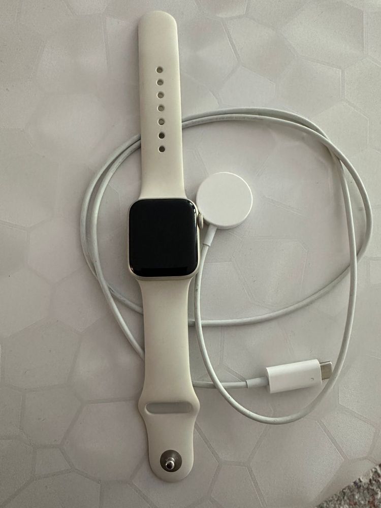 Смарт часы Apple Watch SE