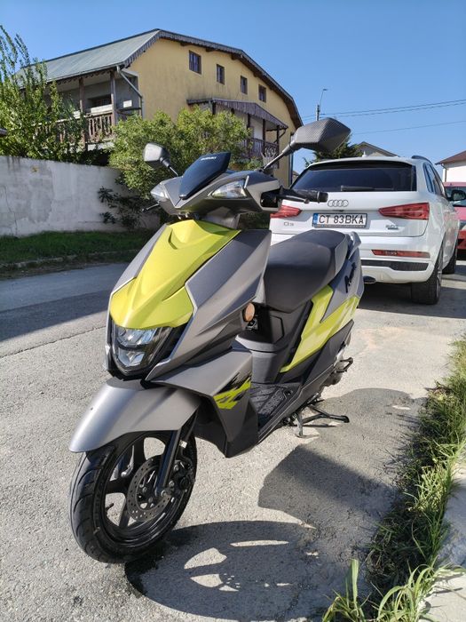 Vând scuter suzuki avenis 125