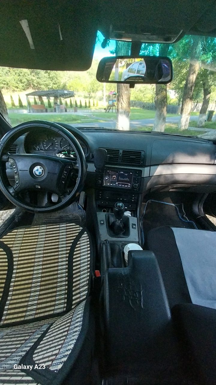 Se vinde tot ce se vede în poze