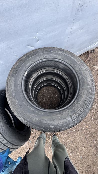 Шины  235/65/18  Мишлен  4 шт