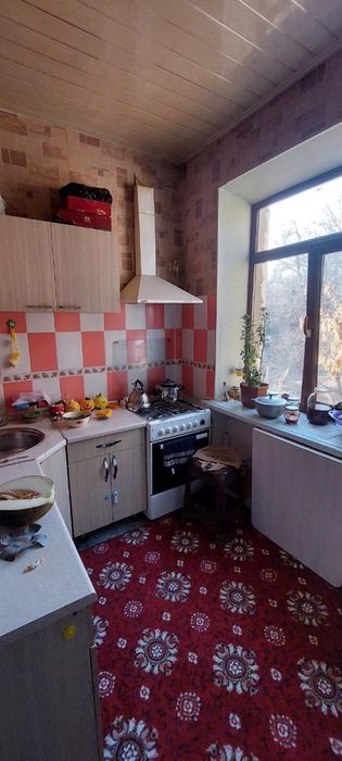 Чирчик шахри Навоийда 2 хонали квартира cотилади