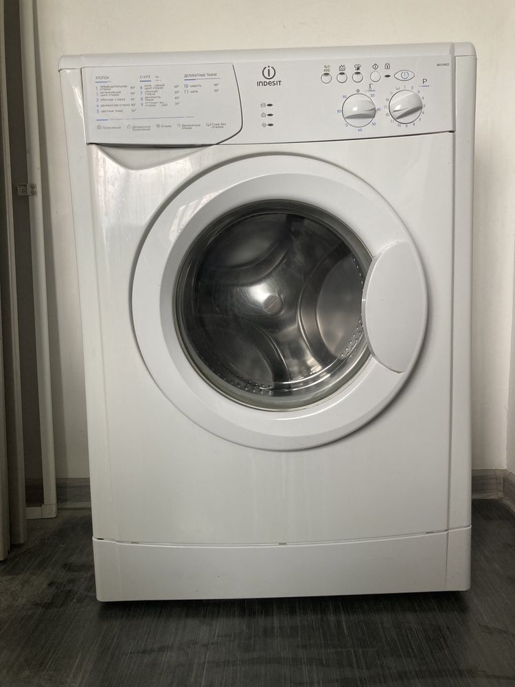 Продам стиральную машину Indesit