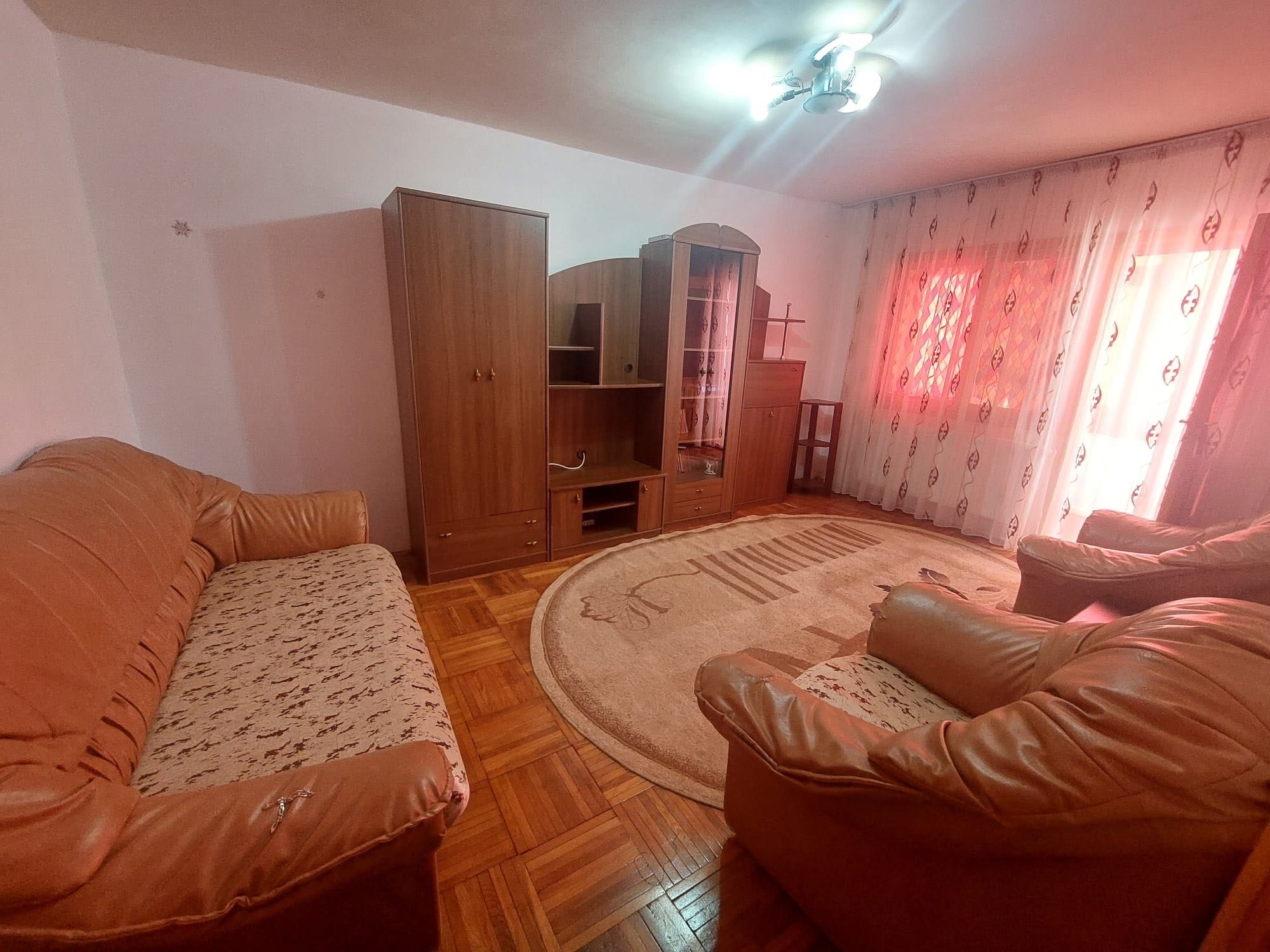 Închiriez apartament 2 camere Micro V