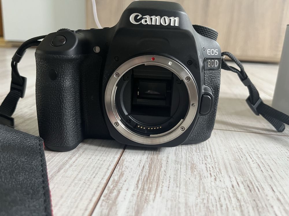Фотоапарат Canon EOS 80D