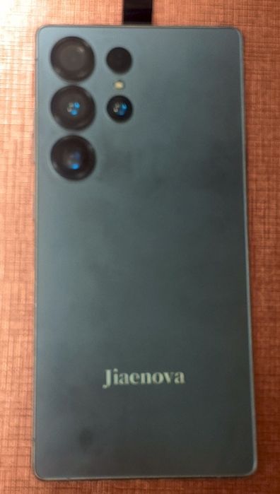 Yangi telefon sotiladi