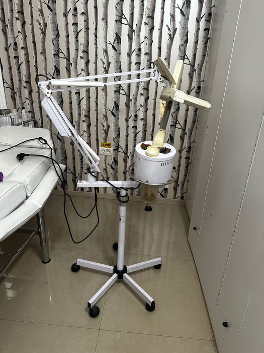 Vând vapozon și lampă cu lupă cosmetica