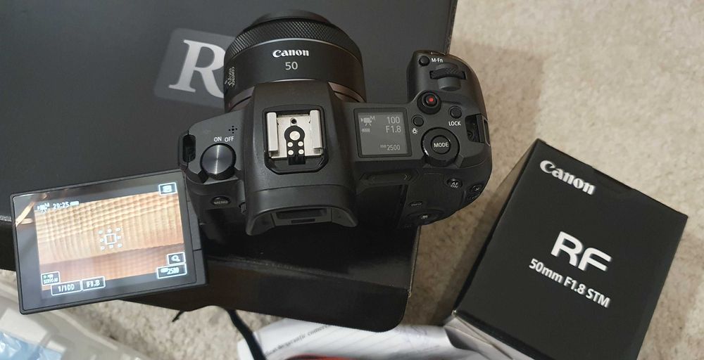 Canon Eos R  la cutie cu accesorii complete