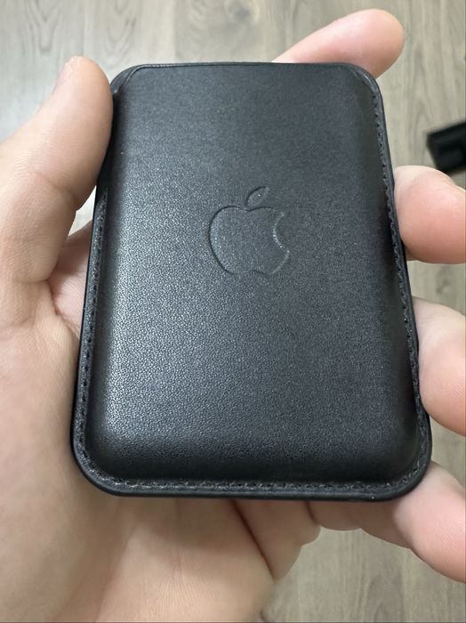Картхолдер MagSafe Wallet на IPhone (черный)