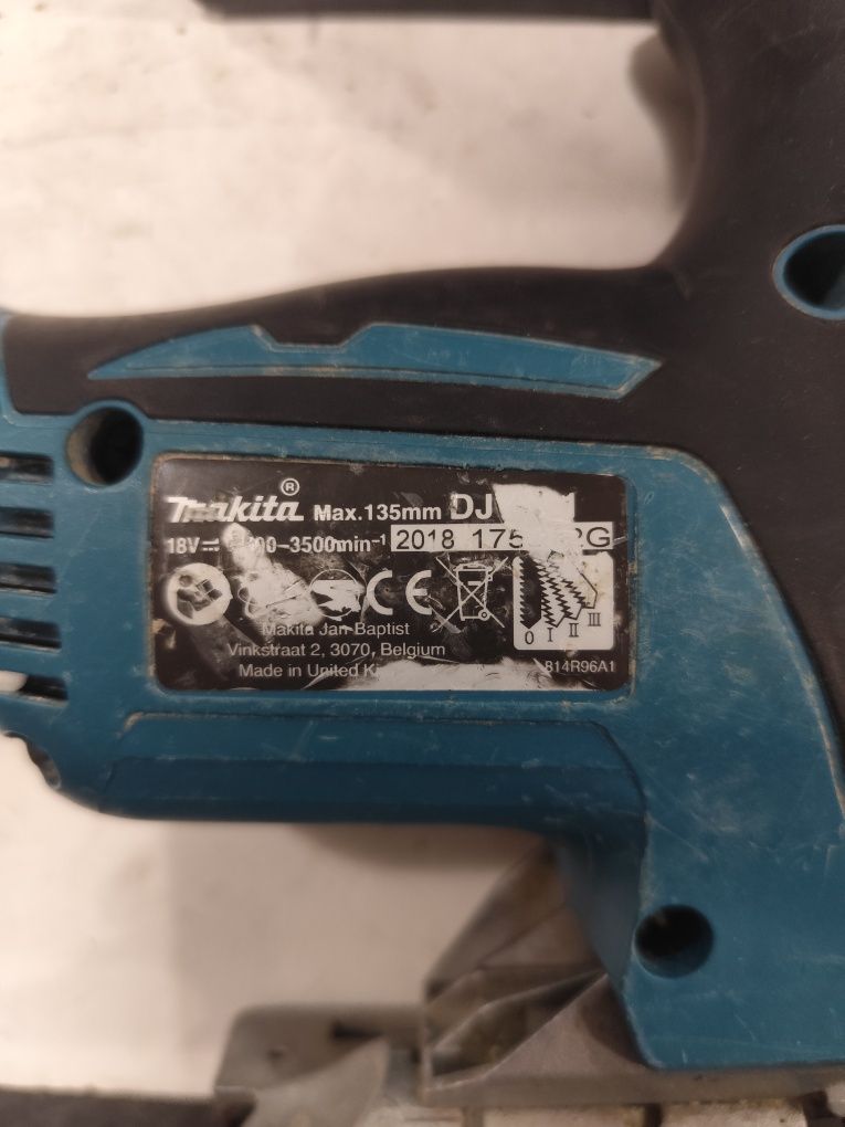 Безчетков акумулаторен прободен трион зеге Макита Makita DJV181