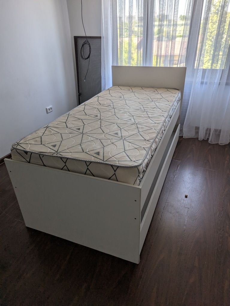 Отдам кровать за Блок сигарет