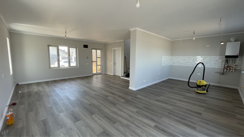 Casa de vanzare,3 bai,Teren 325 mp,oras Pantelimon,Gaze,canalizare,apa