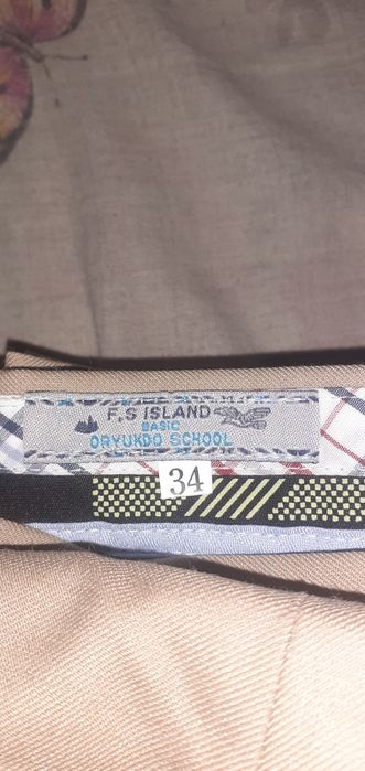 Продаються новые класические бежевые брюки размер (34) 86.