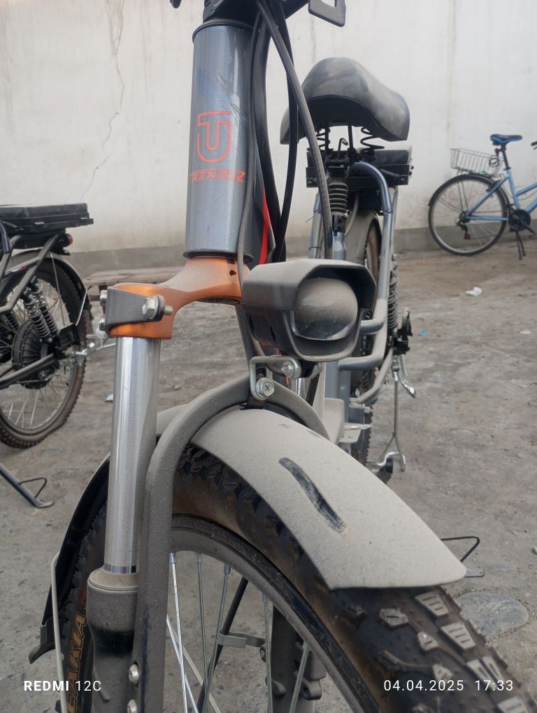 Trenouz velo SKUTIR sotiladi 48.12 akumlatir