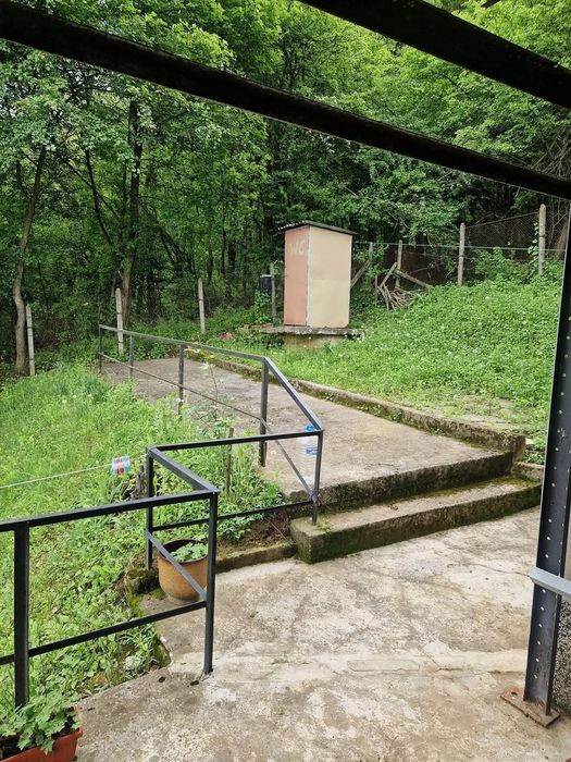 Продавам вила в района на кв. Шенини