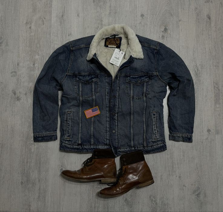 Продам джинсовую куртку PULL&BEAR с мехом