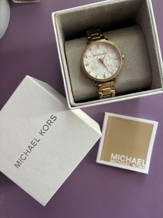 Часовник Michael Kors златен