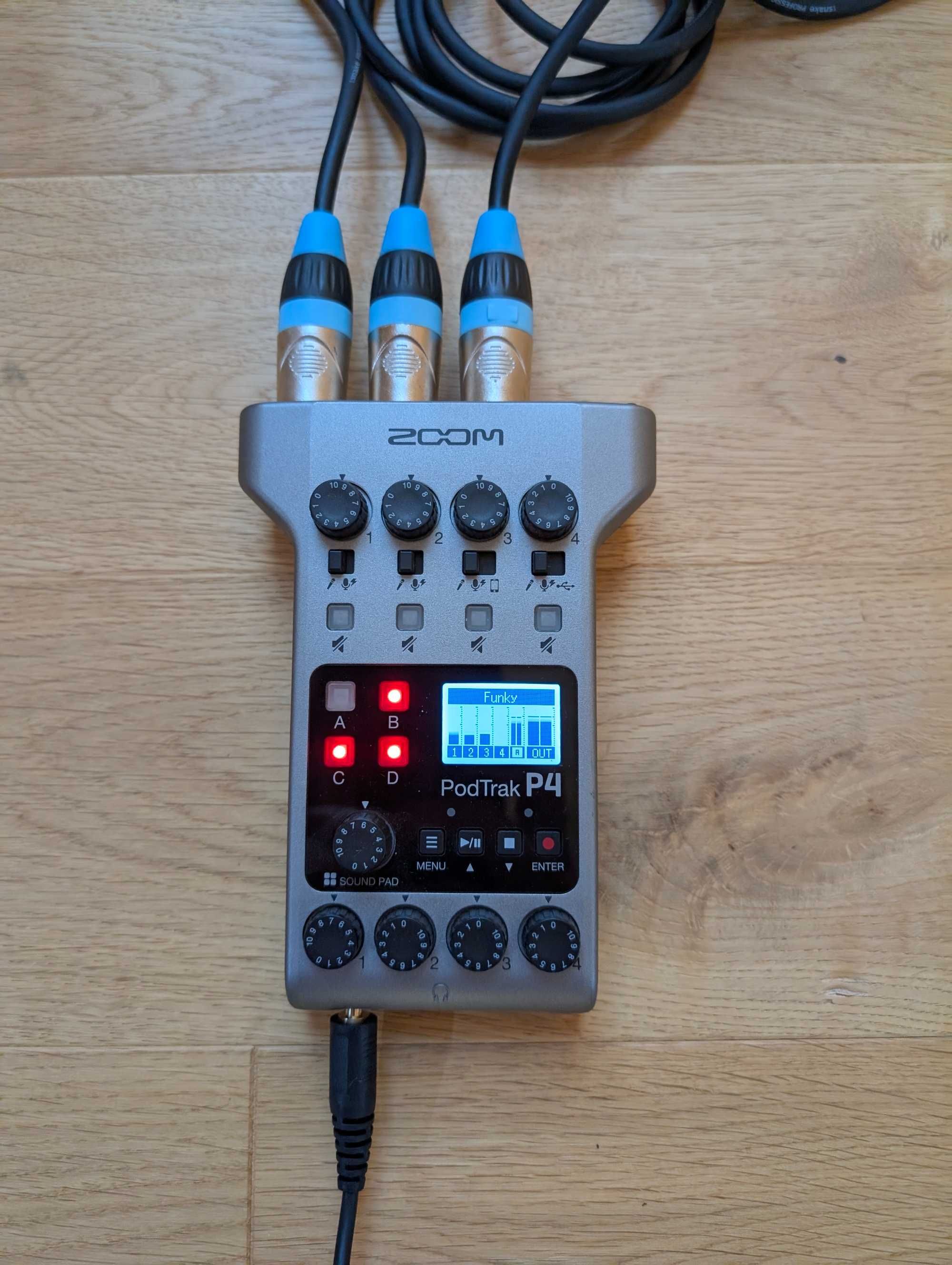 Звукозаписно студио за подкасти. Zoom PodTrak P4 + 3x Rode PodMic