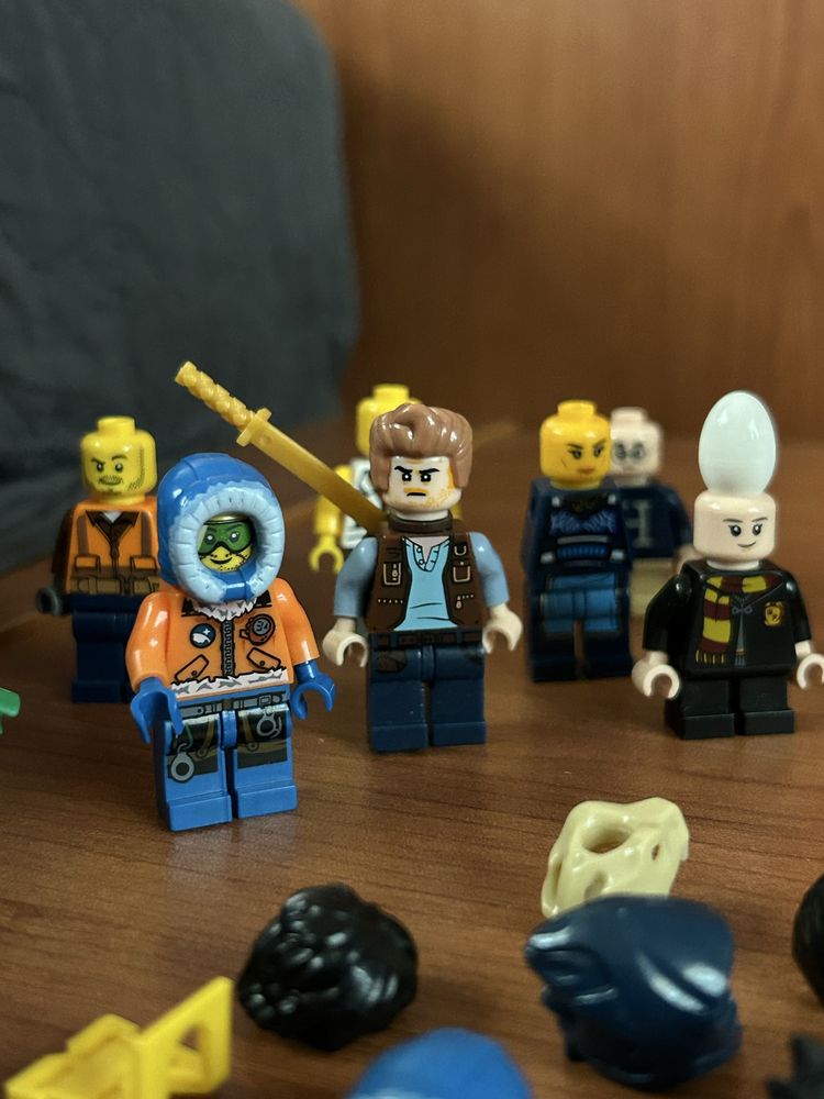 Най-различни LEGO фигурки - човечета и животни