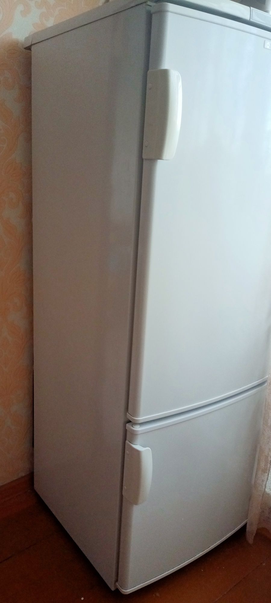 Холодильник Бирюса