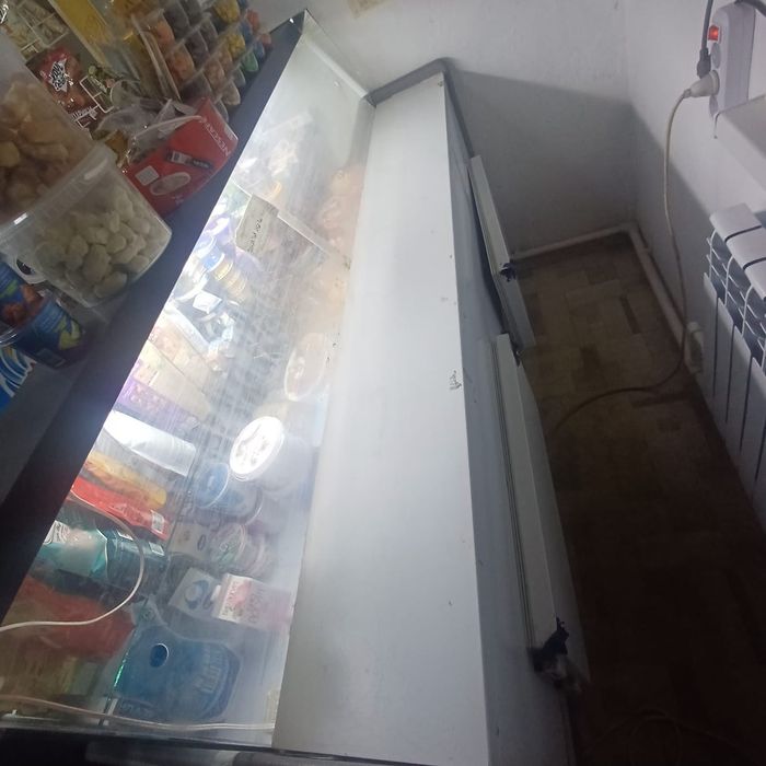 Продам витринный холодильник