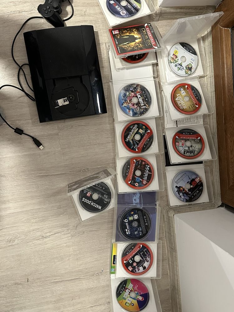 Работещ PS3 Super Slim + 19 игри
