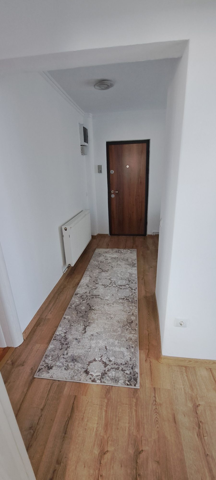 Vând apartament  decomandat