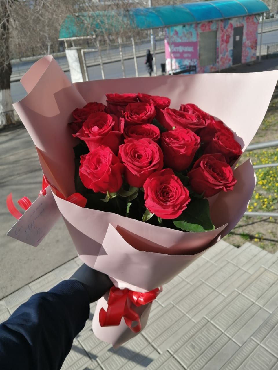 Бесплатная доставка цветы Розы Хризантемы Ромашки Экибастуз, недорого