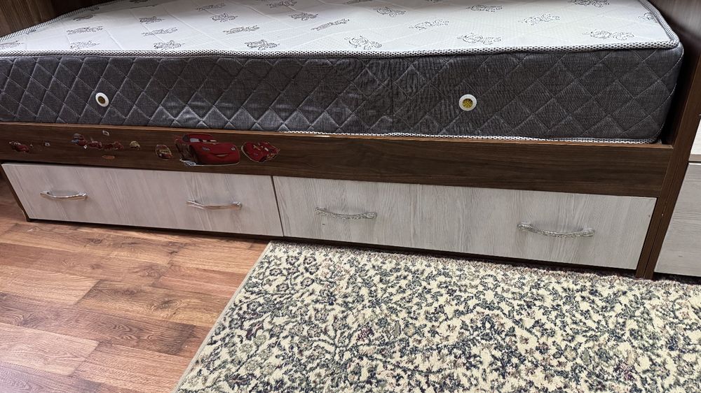 Продается  детская  кровать 2-х ярусная