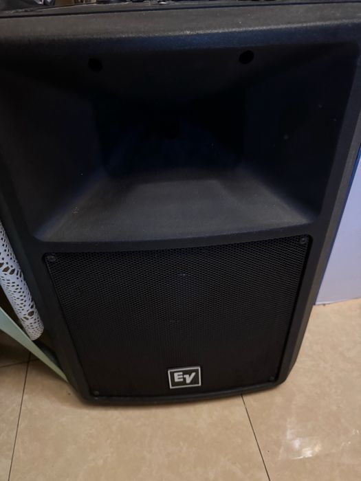 Тон колони Еlectro-Voice 2 бр.и миксер