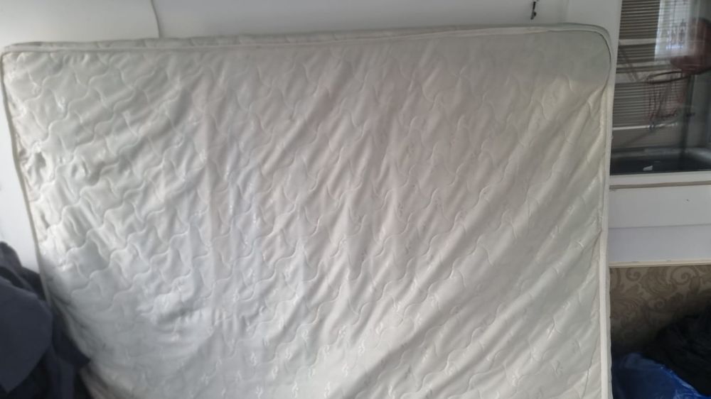 Матрац 160х200мм бу в хорошем состоянии